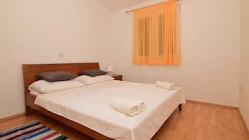 1 sovrum, internet och sängkläder