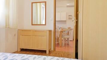 1 quarto, acesso à internet, roupa de cama