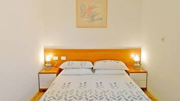 1 habitación, internet y ropa de cama