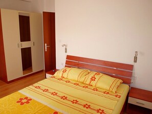 1 bedroom, iron/ironing board, Internet, bed sheets