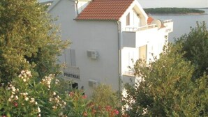 Exterior - Apartments Arijana, (13820), Primošten, hr (Primošten)