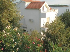 Exterior - Apartments Arijana, (13820), Primošten, hr (Primošten)