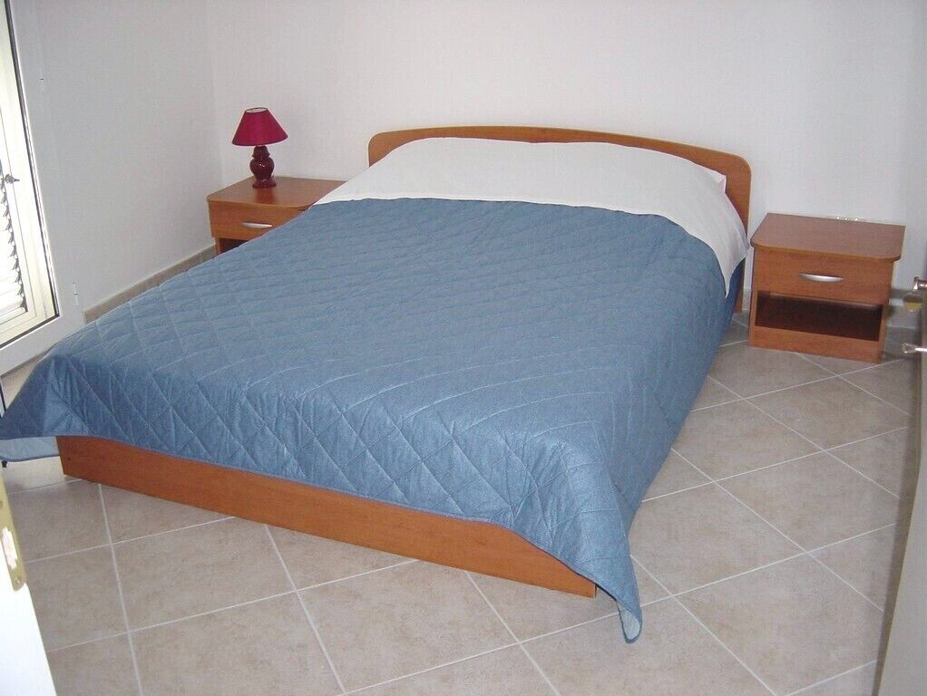 1 bedroom, internet, bed sheets