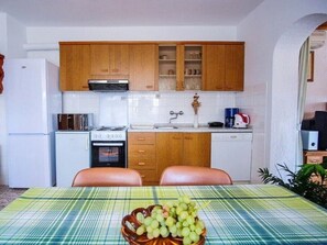 Fridge, oven, cookware/dishes/utensils - Apartments Ante, (14364), Barbat, hr (Barbat)