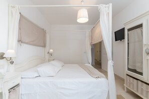 4 Schlafzimmer, Schreibtisch, Bügeleisen/Bügelbrett, Reisekinderbett