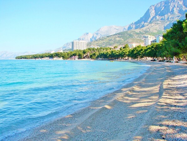 Beach nearby - Apartments Ivica, (8201), Makarska, hr (Makarska)