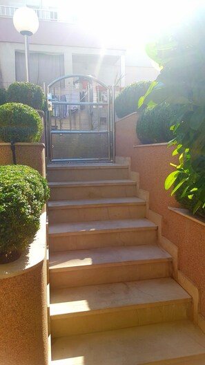 Property grounds - Apartments Ivica, (8201), Makarska, hr (Makarska)