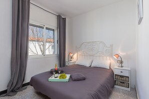 3 habitaciones, tabla de planchar con plancha, wifi y ropa de cama