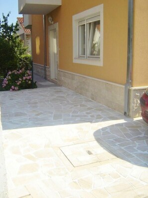 Exterior detail - Apartment Frane, (15022), Kaštel Novi, hr (Kaštel Novi)