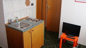 Fridge, cookware/dishes/utensils - Apartments Ante, (11859), Vinišće, hr (Vinišće)