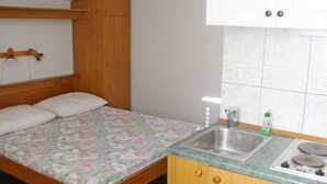 1 bedroom, internet, bed sheets - Apartments Ante, (11859), Vinišće, hr (Vinišće)