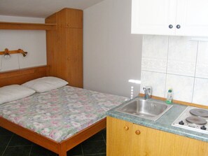 1 bedroom, Internet, bed sheets - Apartments Ante, (11859), Vinišće, hr (Vinišće)