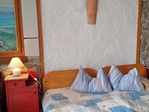 1 bedroom, internet, bed sheets