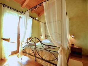 5 bedrooms, iron/ironing board, internet, bed sheets - Villa Radmila, (14799), Paladini, hr (Paladini)