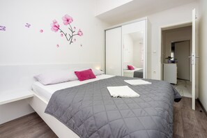 3 bedrooms, internet, bed sheets - Apartments Danica, (15608), Crikvenica, hr (Crikvenica)