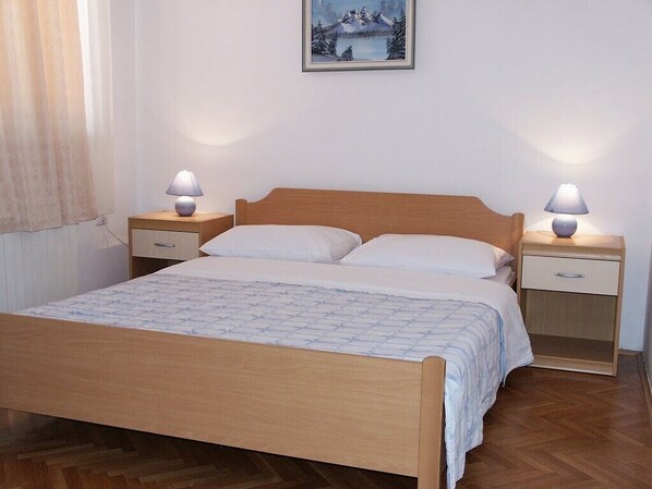 5 bedrooms, internet, bed sheets