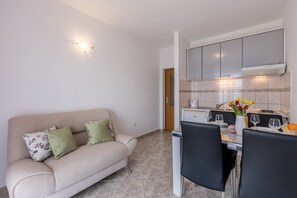 Living area - Apartments Ante, (14632), Primošten, hr (Primošten)