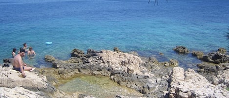 Una spiaggia nelle vicinanze