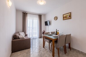 Dining - Apartments Ante, (14632), Primošten, hr (Primošten)