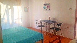 1 quarto, acesso à internet, roupa de cama