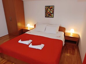 2 bedrooms, Internet, bed sheets