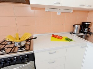 Fridge, oven, cookware/dishes/utensils
