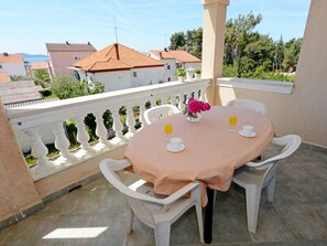 Outdoor dining - Apartments Anđelko, (11890), Diklo, hr (Diklo)