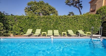 La Ritournelle - Within walking distance of the beach of Cap d'Antibes.