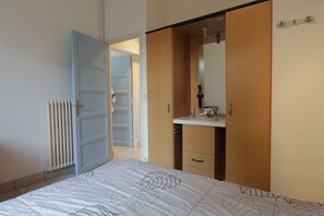 4 slaapkamers, een strijkplank/strijkijzer, gratis wifi
