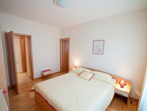 3 bedrooms, iron/ironing board, internet, bed sheets - Apartment Franjo, (15612), Rovinj, hr (Rovinj)
