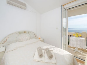 1 bedroom, Internet, bed sheets - Apartments Joško, (2133), Podstrana, hr (Podstrana)