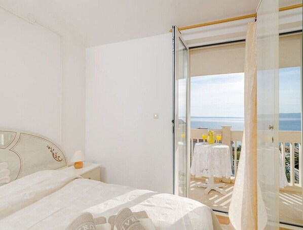 1 bedroom, internet, bed sheets