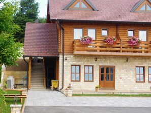 Exterior - Rooms Ilija, (15147), Rakovica, hr (Rakovica)