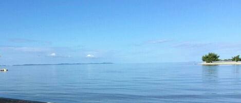 Una spiaggia nelle vicinanze