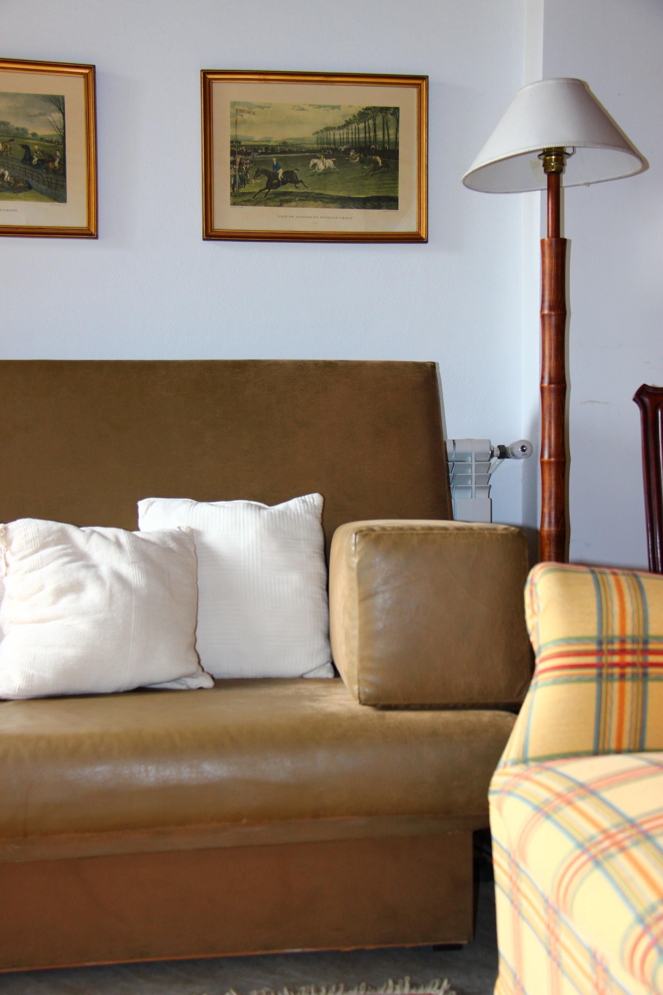 LOWER HOUSE - HOUSING TOURISM