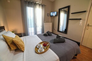 4 bedrooms, desk, soundproofing, iron/ironing board
