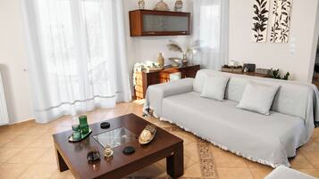 Smart TV, chimenea y estéreo