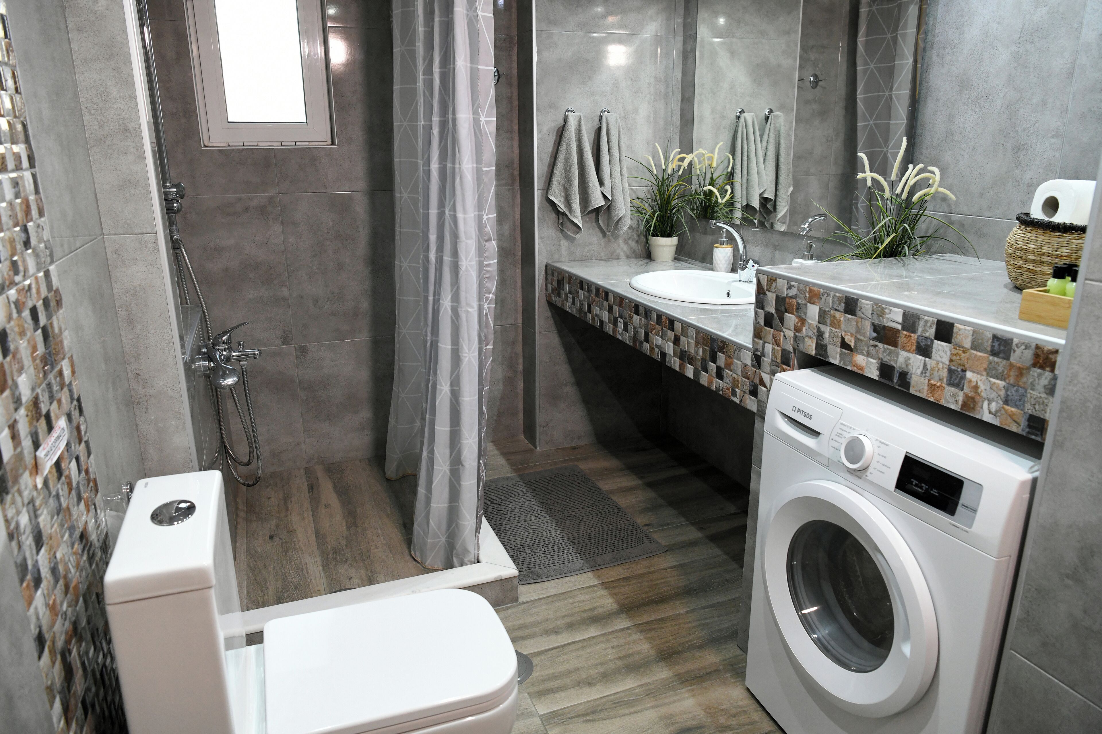 Combined shower/tub, hair dryer, towels, soap