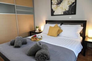 4 bedrooms, desk, soundproofing, iron/ironing board