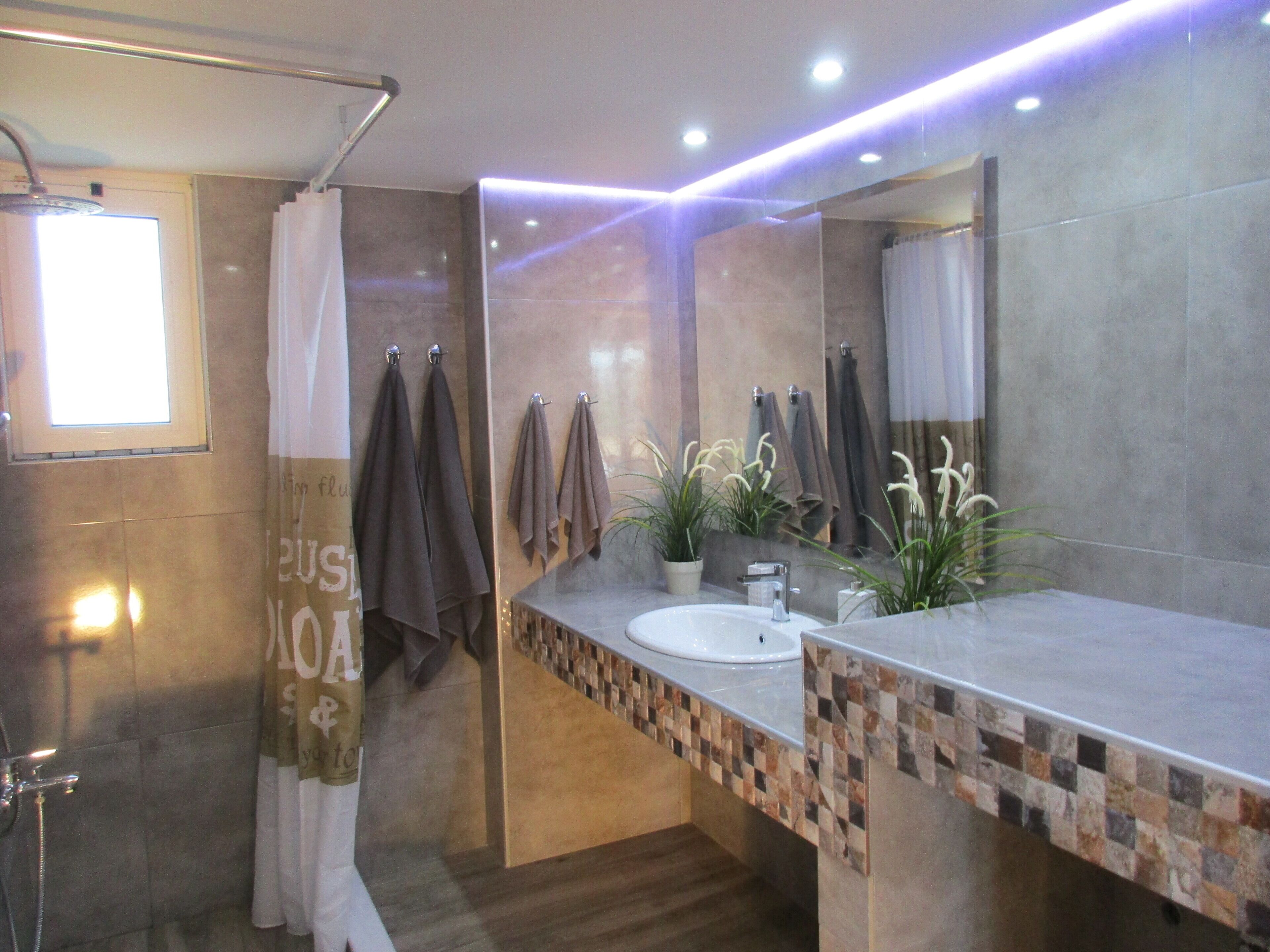 Dimitris Corinthian Villa  with beautiful garden near the beach and  the center.