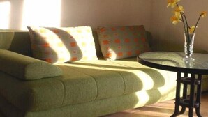 TV - Apartments Jela, (13827), Makarska, hr (Makarska)