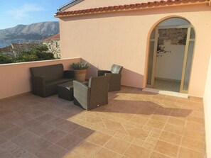 Terrace/patio - Apartments and rooms Nikica, (14169), Baška, hr (Baška)