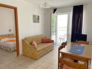 TV - Apartments Irena, (2305), Okrug Gornji, hr (Okrug Gornji)