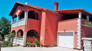 Exterior - Apartments Anto, (15093), Pula, hr (Pula)