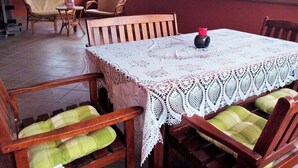 Outdoor dining - Apartments Anto, (15093), Pula, hr (Pula)