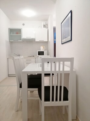 Dining - Apartments Marta, (11023), Baška Voda, hr (Baška Voda)