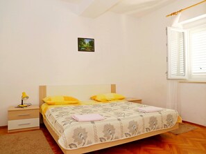 2 bedrooms, Internet, bed sheets