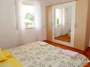 2 quartos, acesso à internet, roupa de cama