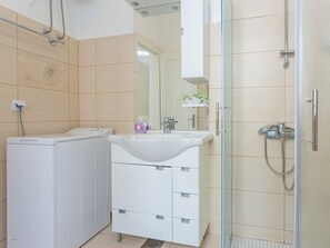 Een douche, een haardroger, een bidet