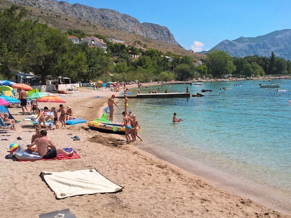 Beach nearby - Apartment Filip, (15878), Duce, hr (Duce)
